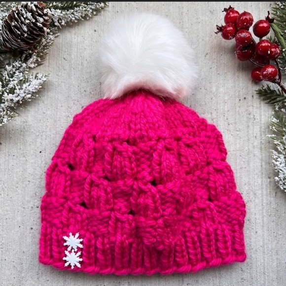 Other - Kid hand knit winter pompom hat - NWOT